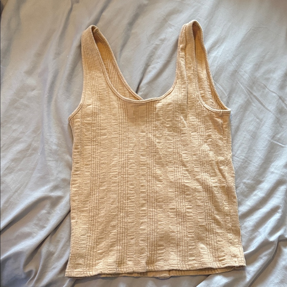 Sleeveless Yellow Button-Front Ribbed Tank Top - Picture 3 of 4